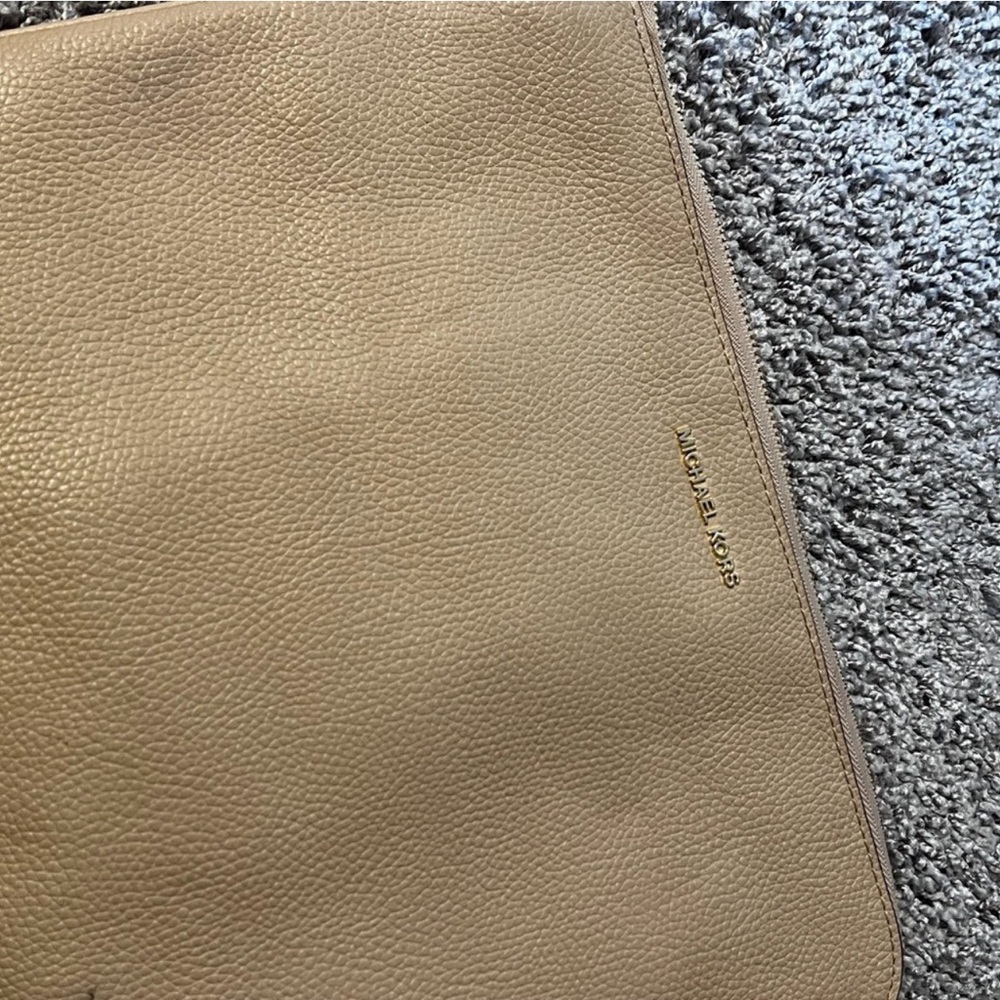 Michael Kors Pebbled Leather iPad Tablet Sleeve - Picture 9 of 9